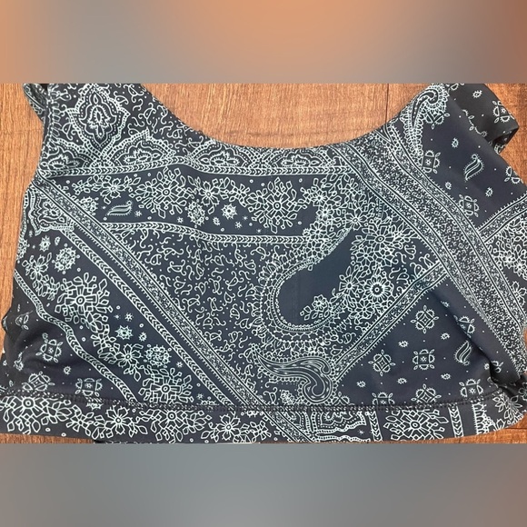 Fabletics activewear 2 two piece outfit women Sz small sports bra leggings - Picture 10 of 11